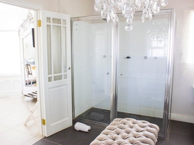 Honeymoon Suite