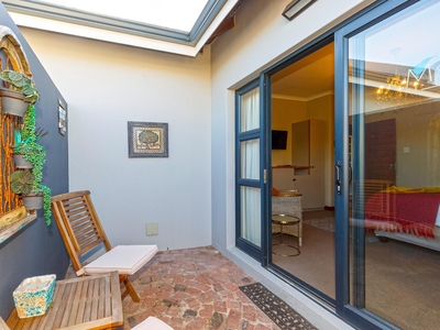 Courtyard Room 5