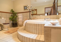 6. Honeymoon Spa Bath Luxury Suite
