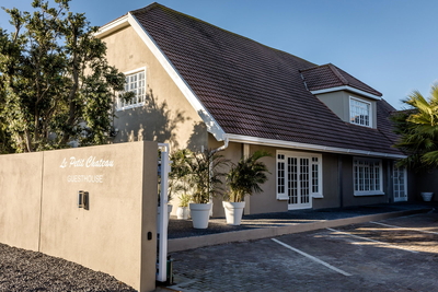 Guest House Le Petit Chateau