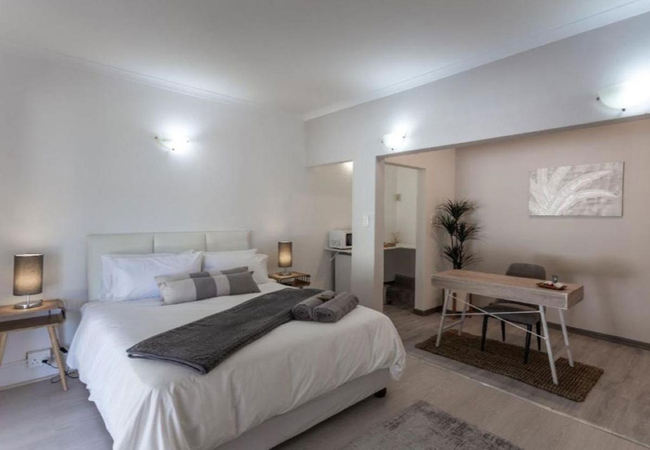 Extra Large Queen Room