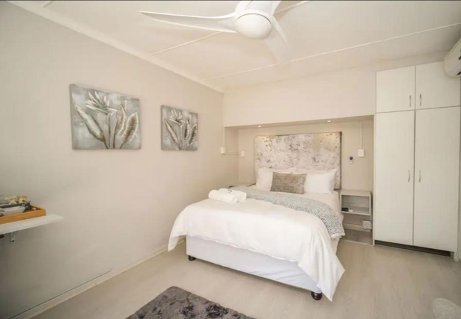 Deluxe Queen with Pool View