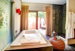 Bathroom Honeymoon suite