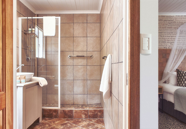 Deluxe Room/ Deluxe Bathroom