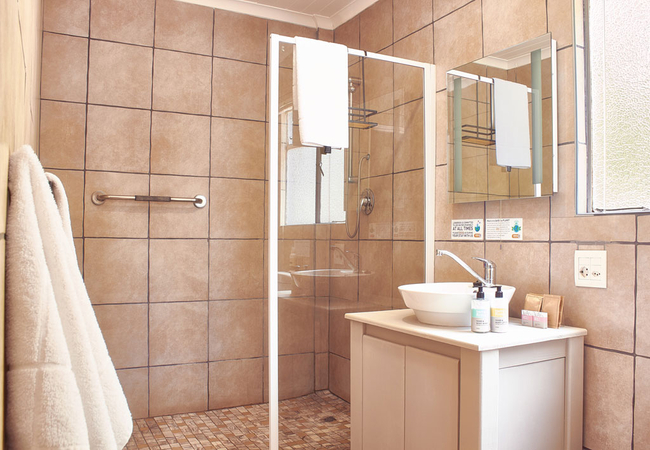 Deluxe Room/ Deluxe Bathroom