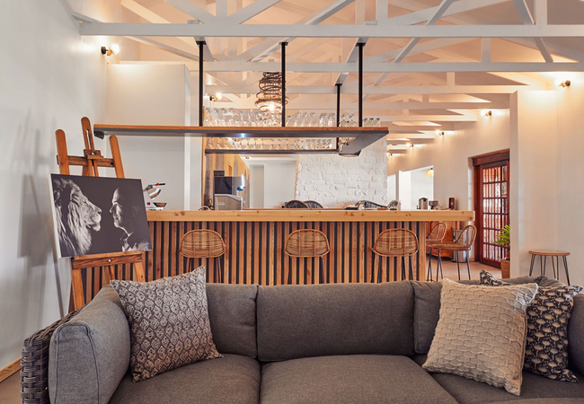 Visitors Area Lounge