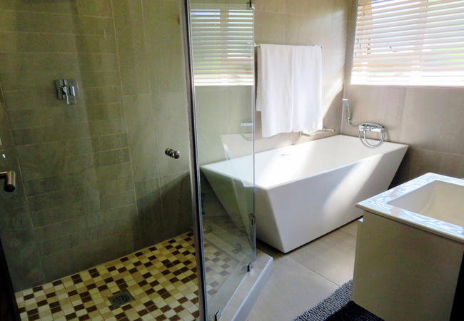 3 Bedroom Apartment - Sea View Top Floor