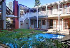 Courtyard rooms facing pool