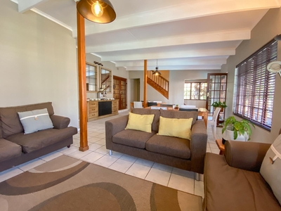 Loerie Guest Lodge