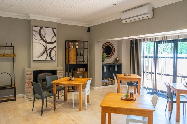 Loerie Guest Lodge