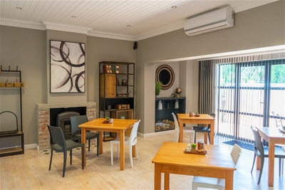Loerie Guest Lodge