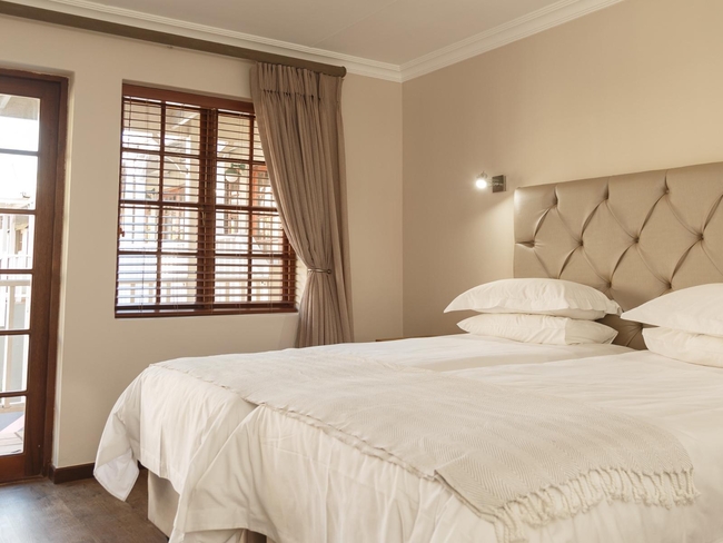 Courtyard Room Twin Bed