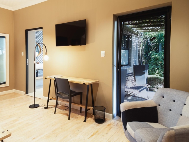 Loerie Guest Lodge