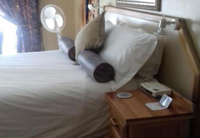 Deluxe King with Kitchenette