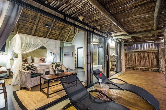 Premier Tree House (with Hot Tub)