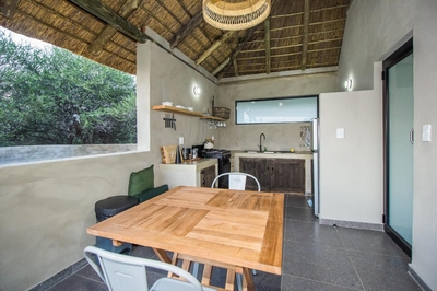 Premier Tree House (with Hot Tub)