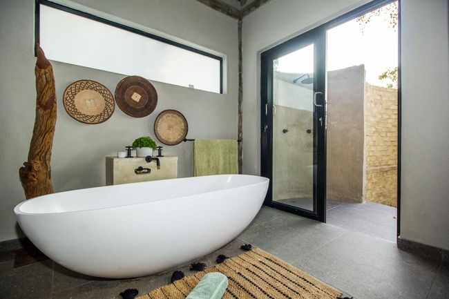 Premier Tree House (with Hot Tub)