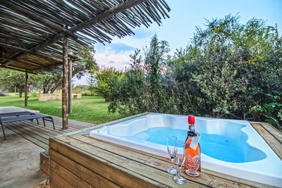 Executive Tented Chalet (with Jacuzzi)