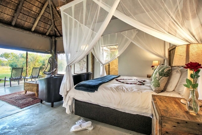 Executive Tented Chalet (with Jacuzzi)
