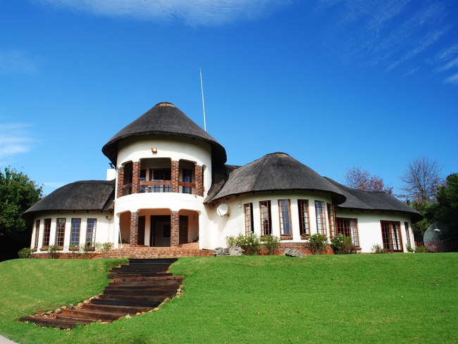 Maclear Manor