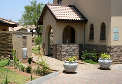 Madidinkwe Guest Villa
