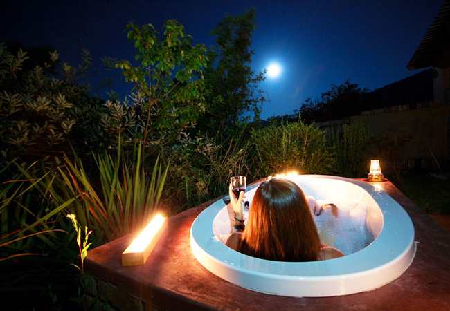 Full moon in the bath