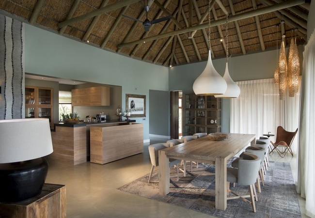 Mhondoro Game Lodge