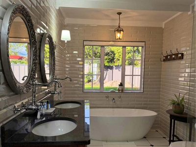 Luxury Queen Room
