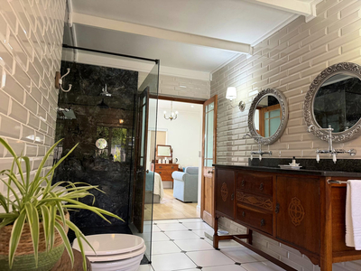 Luxury Queen Room