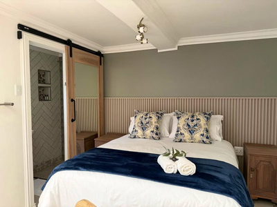 Luxury Small Queen Room