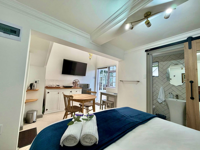 Luxury Small Queen Room