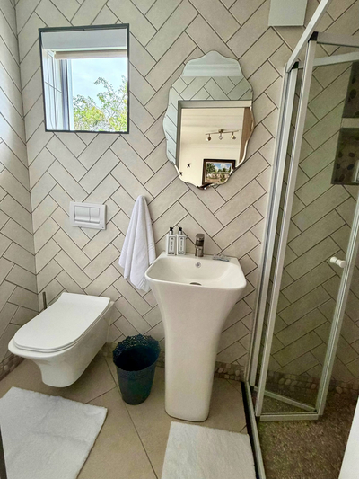 Luxury Small Queen Room