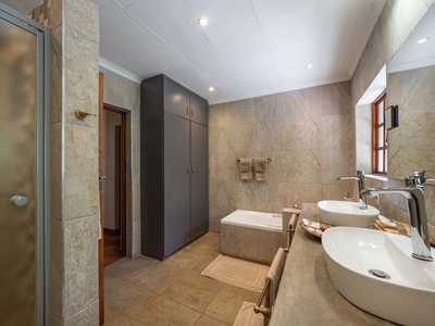 Milima Big 5 Safari Lodge