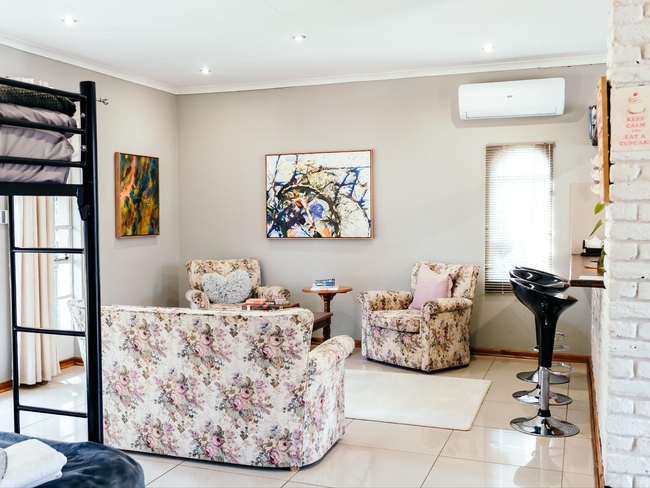 The Balloon Room Deluxe Family Cottage