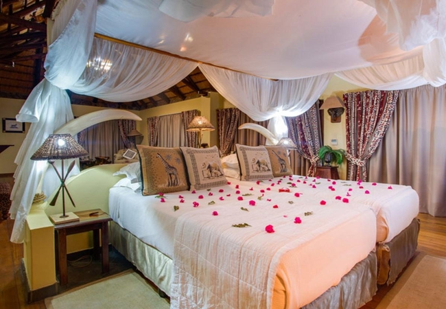  Luxury Honeymoon Suite