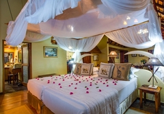  Luxury Honeymoon Suite