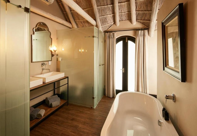 River Manor Luxury Suite