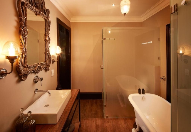 River Manor Executive Suite