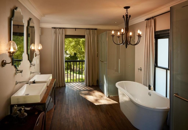 River Manor Executive Suite