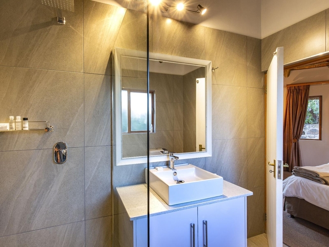 Family Suite (Bath and Shower)