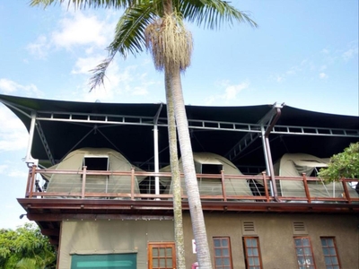 Monzi Safaris Backpackers