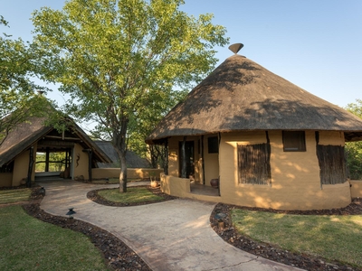 Mopane Bush Lodge