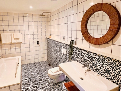 Deluxe King Room with Sea View