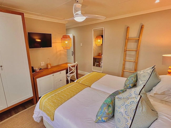 Twin Room with Partial Sea View