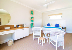 Deluxe Family Suite with Pool and Sea View