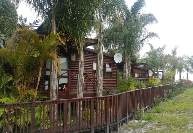 Mountain Breeze Log Cabins 