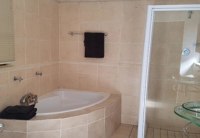 Unit 4 - Luxury 2 Sleeper Cabin