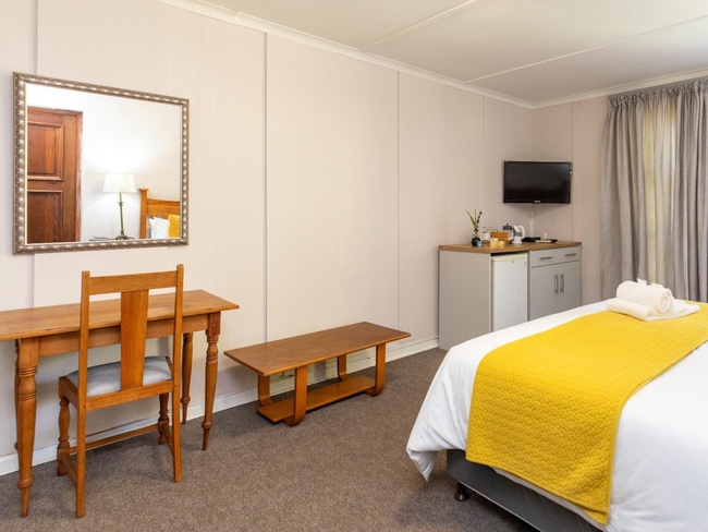 5-Mountain View King Room