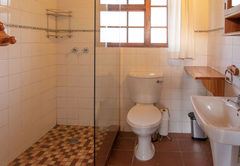 Peperboom, Kamferboom and Olienhout Bathroom