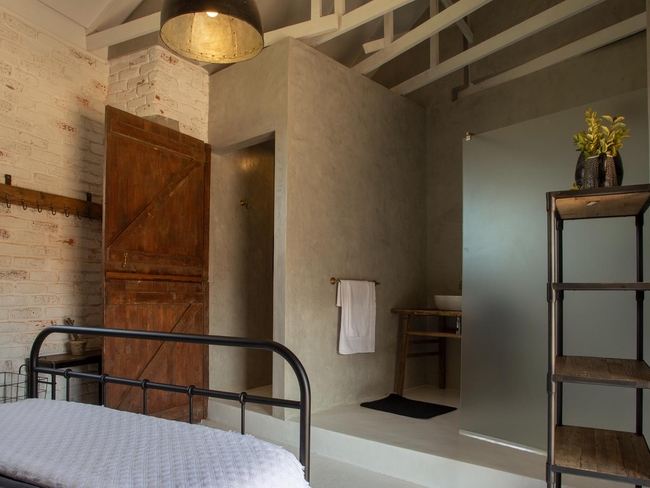 Stable Room - Romansa